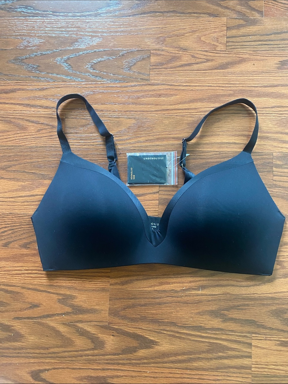Underoutfit wireless black bra.